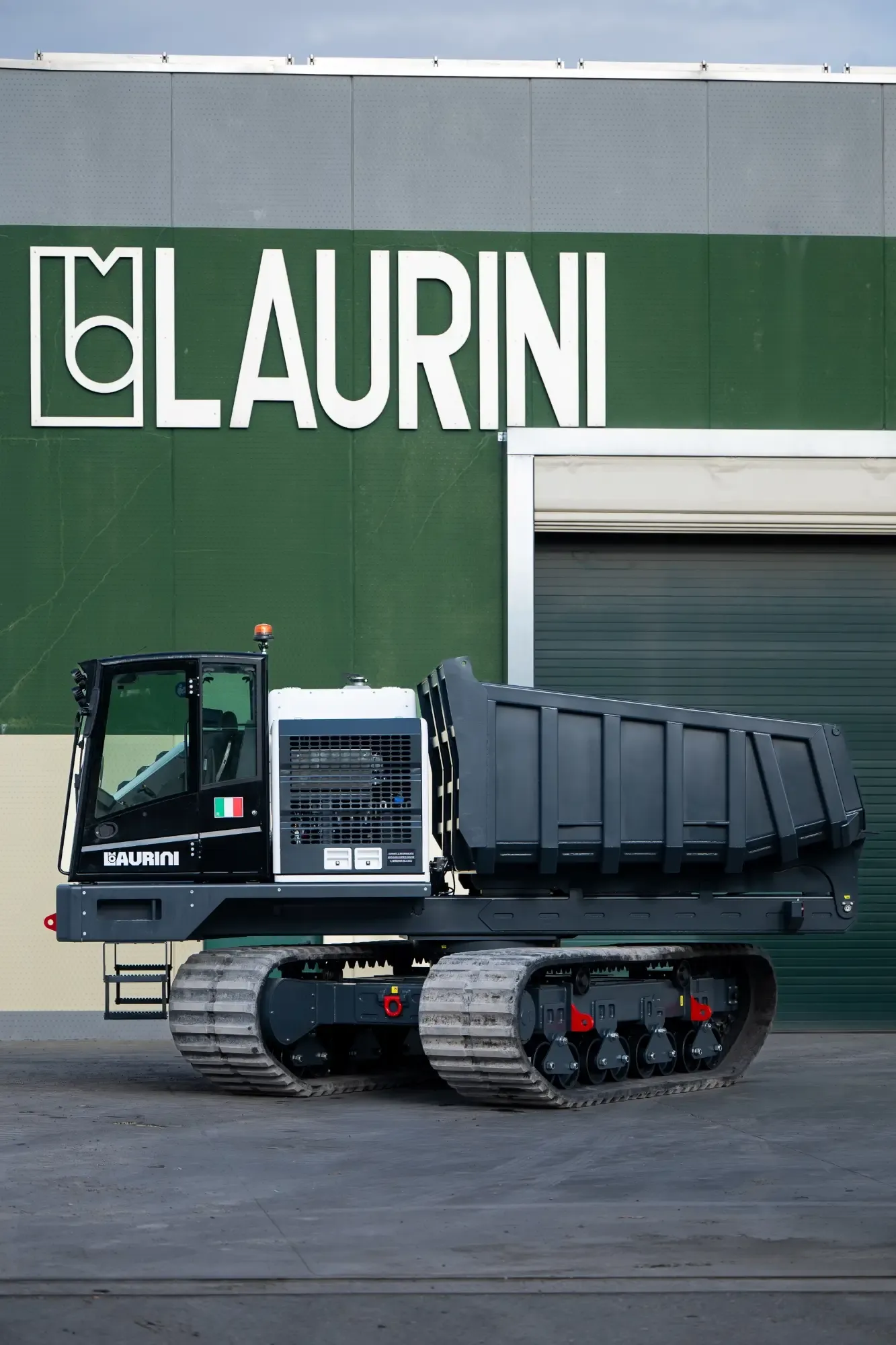 vista completa laterale macchina laurini